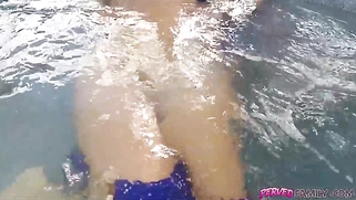 Look under the water stepbro, what do you see?