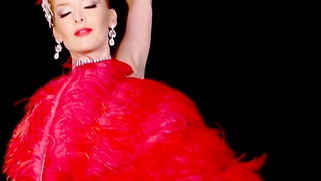 MILF shining in slutty burlesque costume