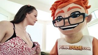 Summer Renee’s Handjob and Masturbation Heat Up the Couch