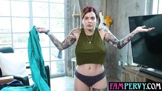 Babe shows how much she appreciates bro