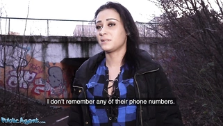 Klaudia Diamond, a stranded babe, screwed for money