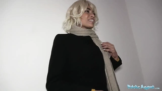 Ebony with sexy body blonde hair and shaved pussy