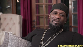 Delivery Man Makes Busy Hottie Purr