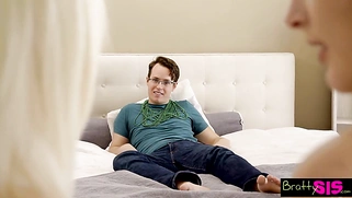 I'm Lucky with My Stepsister and Her Friend