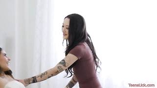 Watch hot babes Isa Bella and Sage Hunter sex