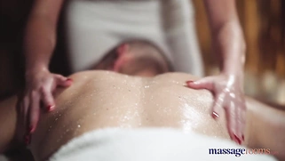 миниатюрная чешская блондинка Леди Баг скользкая мастурбирует и секс с наездницей