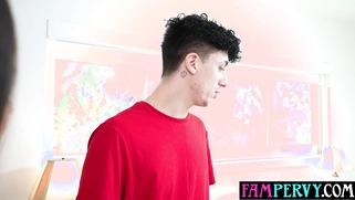 Dude eating and fucking MILF aunts pussy