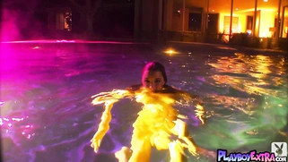 Teen reveals her pussy under the water