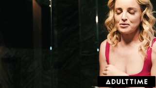 Siri Dahl and Charlie Forde SCISSOR & 69 to end their first date with a bang!