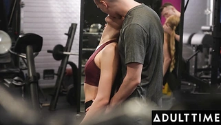 Petite Russian Vixen Evie Reign Opens Wide For Cum After Erotic Anal Fisting!