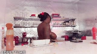 Ebony Mystique SUPER SOAKS the Diner with SQUIRT during Ice Cream Making!
