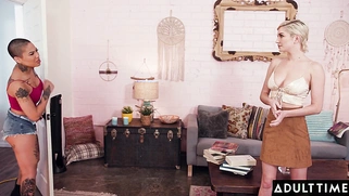 Seductive Honey Gold Goes Clit to Ass with Girl Next Door Skye Blue