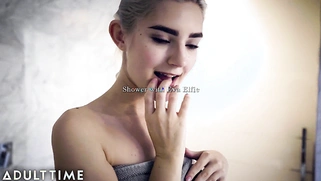 Take a shower with sexy Eva Elfie