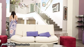 Maddie O'Reilly gives her sister-in-law a squirting lesson!