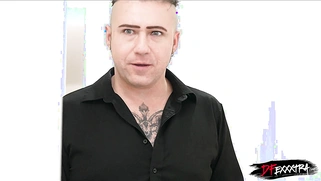 Holy fuck, that feels HUGE inside me!