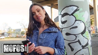 American Alyssa Reece sucks Euro cock on vacation