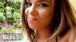 Hot Brunette Lisa Rowe Gets Her Pussy Fucked While Eating Eskimo