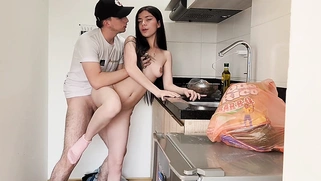 Sexy Teen Girl Fucks The Delivery Man