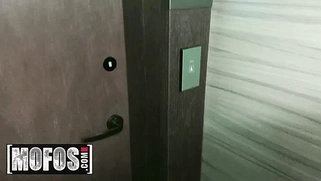 Big-titted Latina Autumn Falls sucks cock