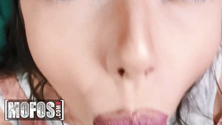 Jessica Starling Welcomes Her New Neighbor to the Building by Letting Him Cum on Her Face