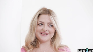 Teen likes watching MILF stepmom fucking