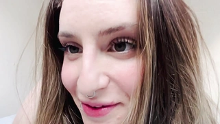 Wet pussy babe closeup masturbation