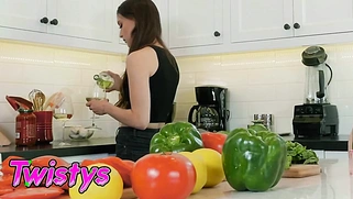Izzy Lush makes gf shut up and deepthroat her strapon