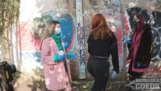 Graffiti Girls Nude Spray Painting