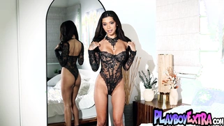 Irresistible Arab MILF Ava posing naked