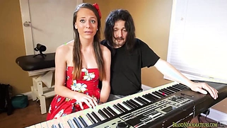 Teen amateur fucking for a singing career chance
