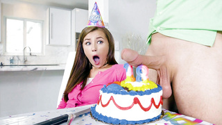 Carolina Sweets gets for her birthday the big dick to suck