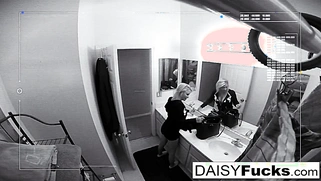 Tiny hooker gets her client off all over her face
