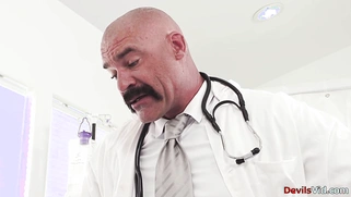 Big tit patient deepthroating her doctor