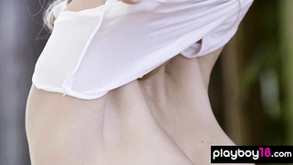 Naked teen shows all her wondrous curves