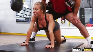 Nicole Aniston doing sports with the trainer Johnny Castle