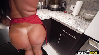Monica Santhiago shows off her wonderful big ass in the kitchen